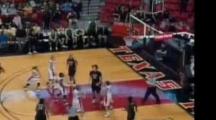 Καρφώνει και βαράει σαν άντρας! (video)