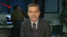 Ειδήσεις με φόντο… χαμοκυλίσματα! (video)