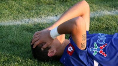 Έμεινε με έξι παίκτες και διεκόπη το ματς