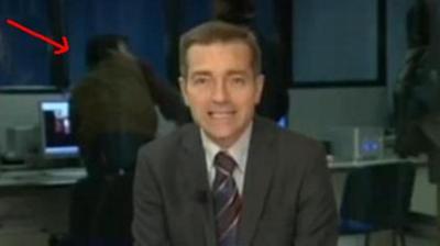 Ειδήσεις με φόντο… χαμοκυλίσματα! (video)