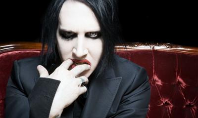 Έκαψε το σπίτι της με τη συμβουλή του …Marilyn Manson