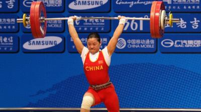 Και τα σήκωσε και τα… έσπασε