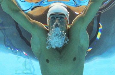 Κολυμβητής με… πτερύγια (pics)