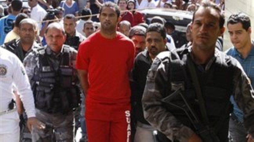 Σκότωσε την ερωμένη του και την έδωσε στα σκυλιά του!