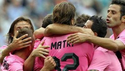 Μεταγραφικό «τσουνάμι» για τρεις