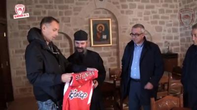 Ο παπάς που προσευχήθηκε για την Ευρωλίγκα (video)