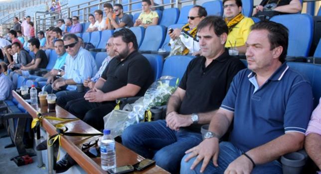 Από το εξωτερικό η λύση