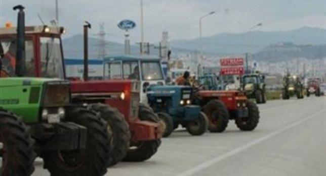 Αποφασισμένοι να κόψουν την Ελλάδα στα δύο οι αγρότες