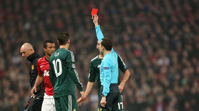 Οι κωμικοτραγικές διαιτησίες του Τσάμπιονς Λιγκ