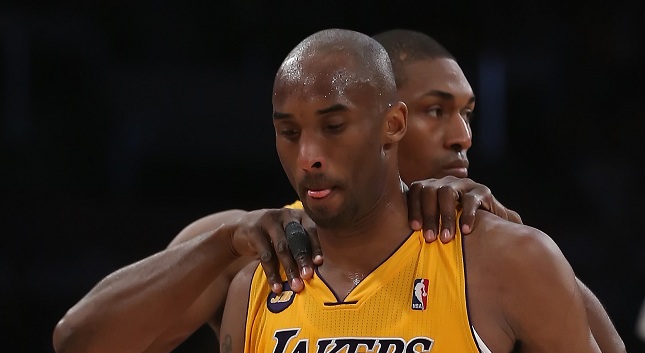 Μηνύματα συμπαράστασης από Λεμπρόν και άλλους σε Κόμπι