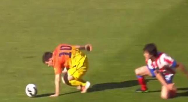 Messi never dives, part… 378 (video)