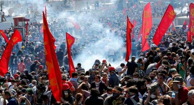 Σε 939 συλλήψεις προχώρησε η αστυνομία στην Τουρκία