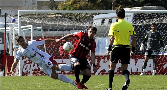 Φιλικό αλά… Football League