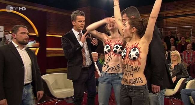 Γυμνή διαμαρτυρία κατά FIFA στη γερμανική TV (video)