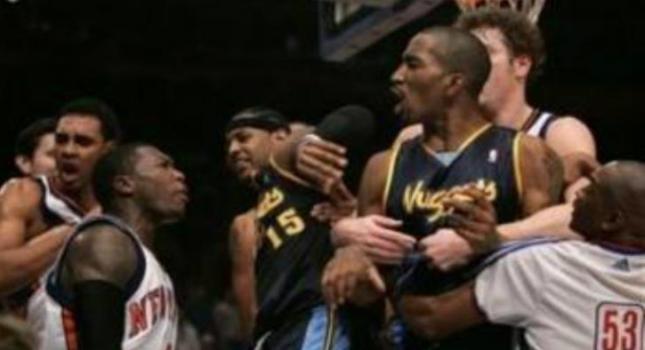 Η μπουνιά του Καρμέλο στον Μάρντι Κόλινς