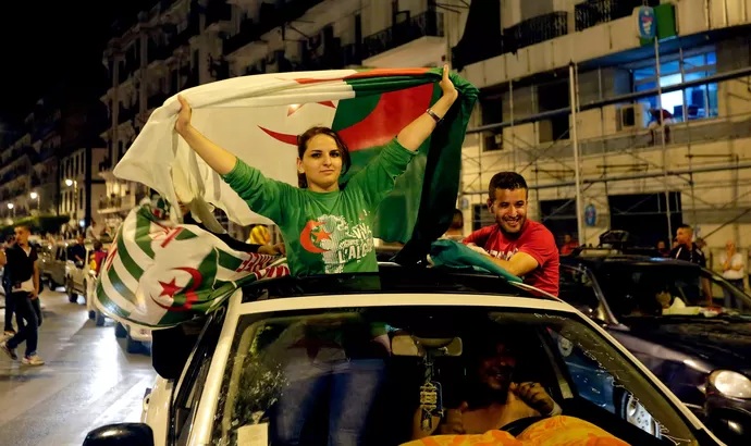Πάρτι (παντού) από τους Αλγερινούς