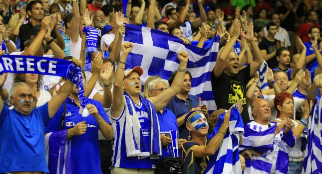 Το επίτευγμα αυτής της ομάδας είναι ότι την χειροκροτούν οι Ελληνες…