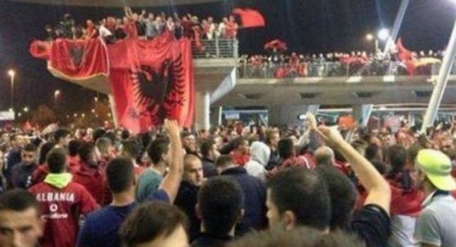 Υποδοχή ηρώων για την εθνική Αλβανίας! (video)