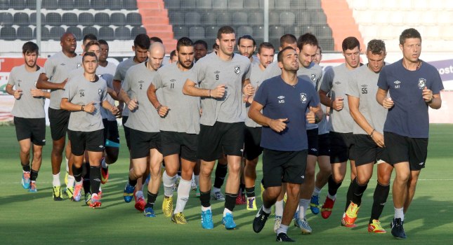 Απόνιο in, δύο out