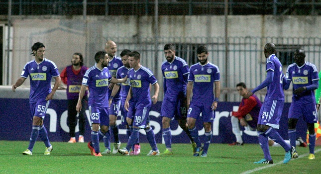 Κομπλέ με τα «καναρίνια»