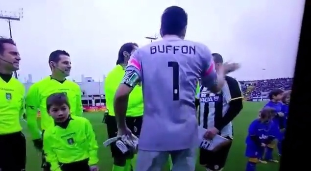 Το χαστούκι του Μπουφόν στον Ντι Νατάλε (video)