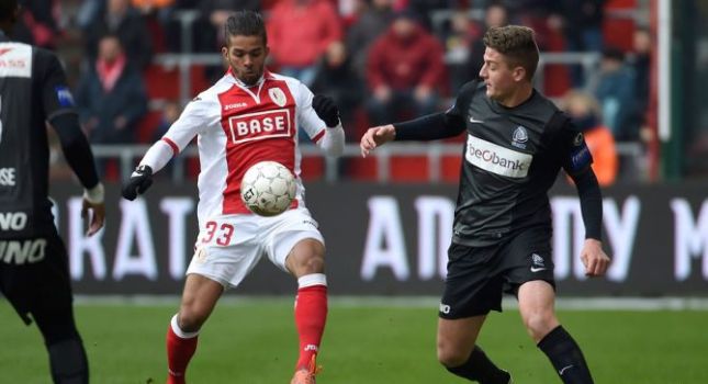 Στο νήμα τίτλος και εξάδα