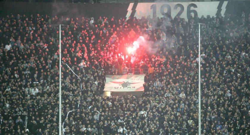 «Ευχαριστώ» της θύρας 4 στον Σαββίδη