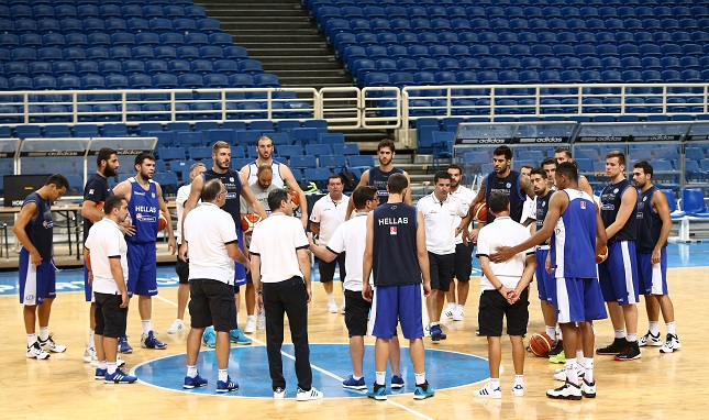 Σκληρή δουλειά για να γίνει ομαδάρα (pics)