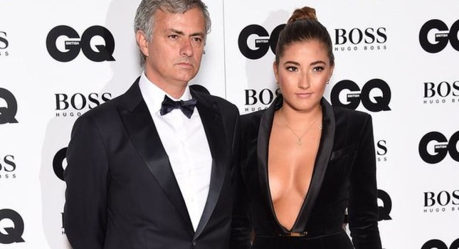 Σήκωσε… κούπα και ξεσήκωσε τον κόσμο ο Μουρίνιο! (video)