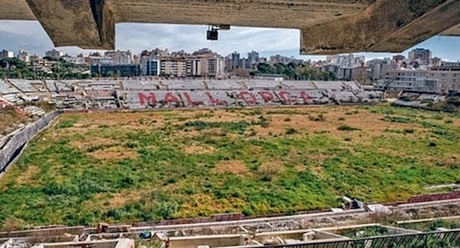 Βουτιά στο παρελθόν με φωτογραφίες από εγκαταλελειμμένα γήπεδα