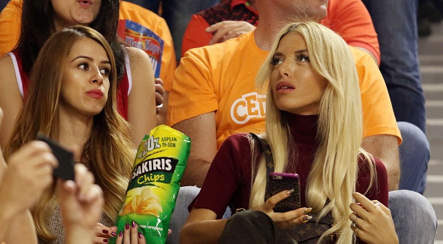 Οι Κρητικοπούλες τίμησαν τον Ολυμπιακό (pics)