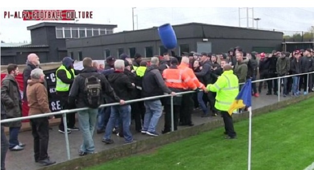 Νέες σκηνές ντροπής σε αγγλικό γήπεδο (video)