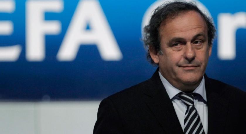 Εκτός υποψηφιοτήτων αφήνει τον Πλατινί η FIFA