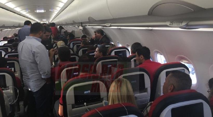 «Λαχτάρα» με επιβάτη στην πτήση της Καρσίγιακα για Βαρκελώνη! (pics)
