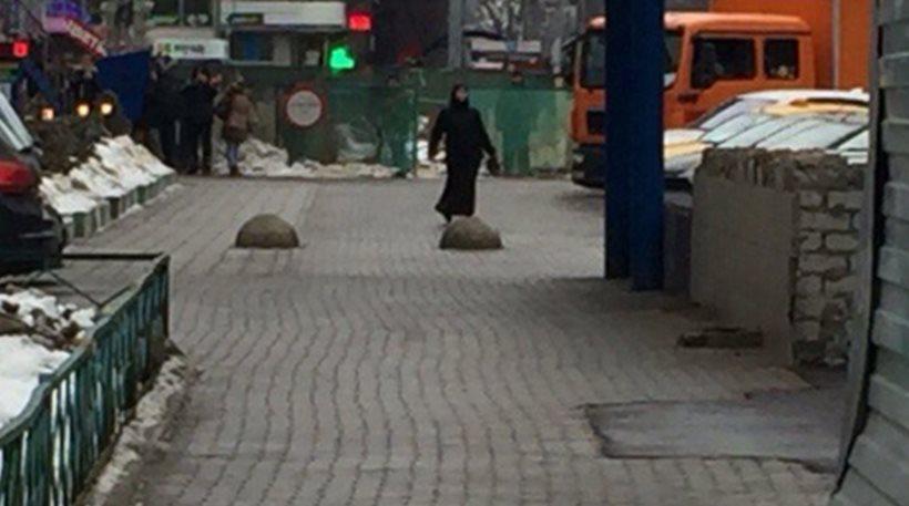Μόσχα: Γυναίκα φώναζε «Αλλάχου Άκμπαρ» και κρατούσε το κομμένο κεφάλι παιδιού (vids)