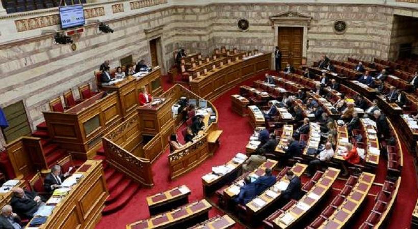 Σε εκρηκτικό κλίμα η κυβέρνηση προσπαθεί να περάσει τα μέτρα