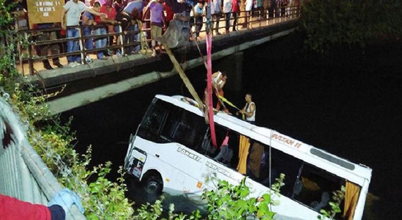 «Βουτιά» τουριστικού λεωφορείου σε αρδευτικό κανάλι στην Τουρκία με πολλούς νεκρούς