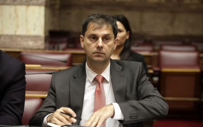 Ο Θεοχάρης ιδρύει κόμμα