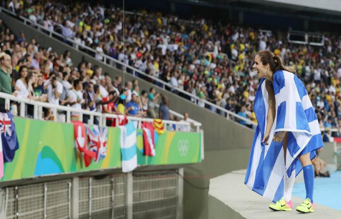 Ελληνικό «ντου» με απίθανα σχόλια στον Αμερικανό που έβρισε τη Στεφανίδη