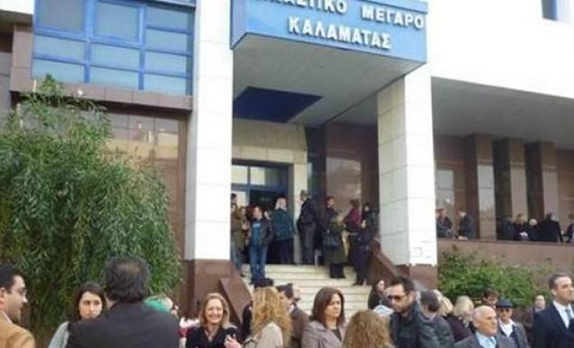 Απόφαση-βόμβα Ειρηνοδικείου: Να επιστραφεί ο 13ος και 14ος μισθός στους δημοσίους υπαλλήλους