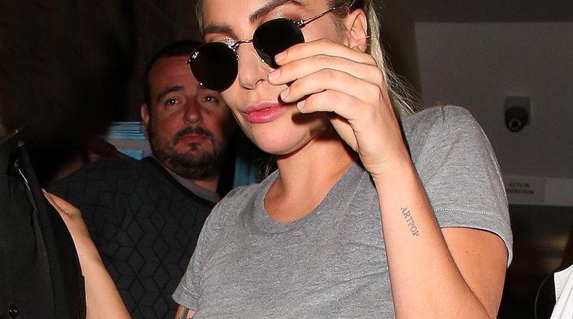 Η Lady Gaga το τερμάτισε: Ένα βήμα πριν βγει ολόγυμνη (pics)