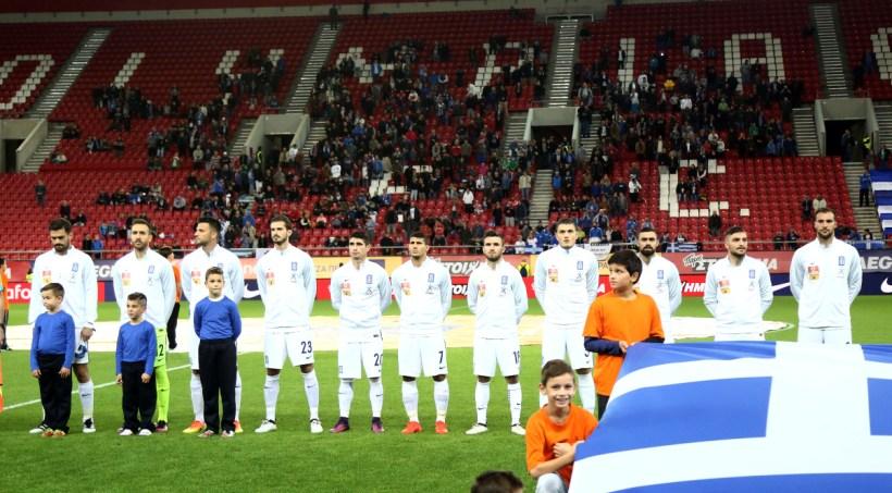 Συνθήματα υπέρ Ολυμπιακού και κατά Τζαβέλλα στο παιχνίδι της Εθνικής