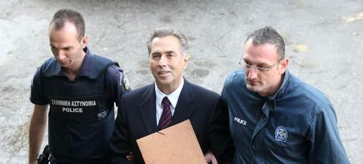 Ο αποφυλακισθείς, λόγω καρδιάς, Βασίλης Παπαγεωργόπουλος έκανε σκι στο Καϊμακτσαλάν!