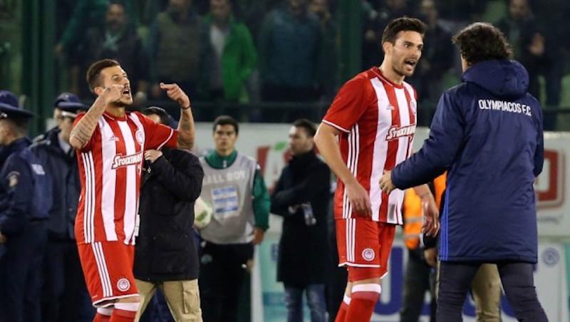 Ένταση με Φιγκέιρας στο τέλος του ντέρμπι