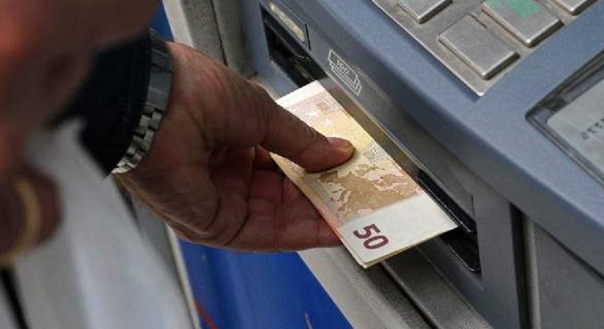 DW: Εταιρείες πληρώνουν εργαζόμενους με κουπόνια αλλά οι ελληνικές αρχές είναι στον κόσμο τους