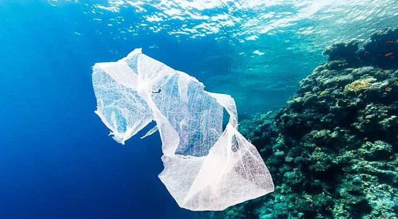 Η Μεσόγειος κινδυνεύει από τα πλαστικά