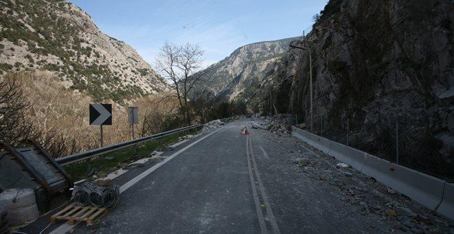 Πτώση βράχων στα Τέμπη - Κανονικά διεξάγεται η κυκλοφορία