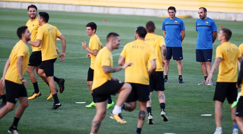 Χιμένεθ στους παίκτες της ΑΕΚ: «Ξεχάστε την Μπριζ, τώρα αρχίζει το πρωτάθλημα»