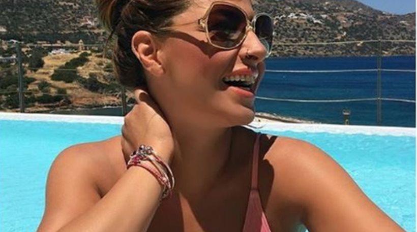 «Ροζ τρέλα» η Παπαρίζου στην πισίνα: Δείτε την φωτογραφία που ανέβασε στο instagram