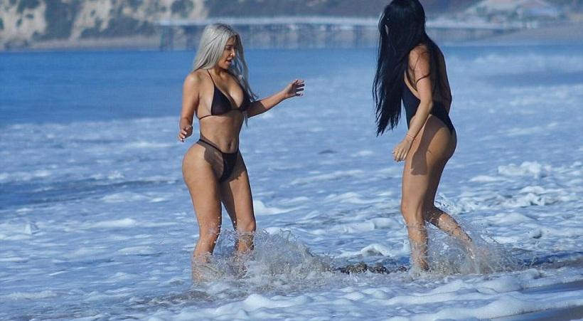 Τα πέταξε η Κιμ Καρντάσιαν στην παραλία του Μαλιμπού και... μας πέταξε τα μάτια έξω !!! (ΦΩΤΟ)